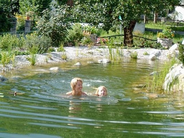 Badeteich bietet natürliches Badevergnügen